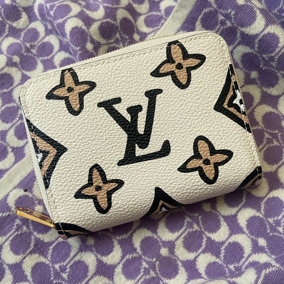 Louis Vuitton Wild At Heart Zippy Wallet - Picture 4 of 12